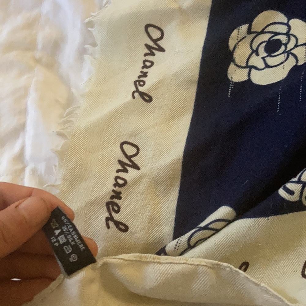 CHANEL pashmina - Picture 3 of 3